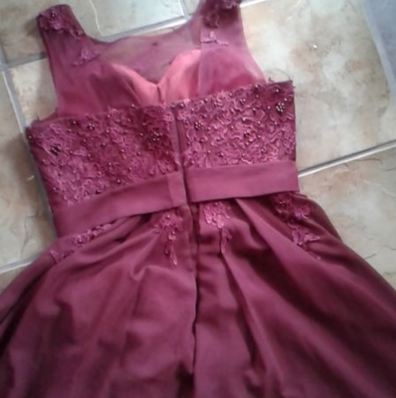Formal dress - Picture 3 of 3